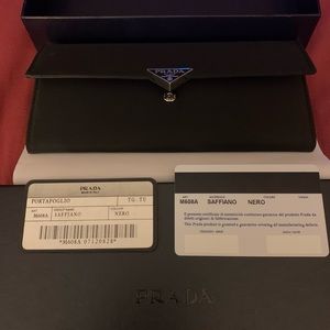 Prada saffiano nero wallet NWOT, ten card slots.